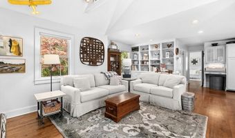 8 Seagate Rd, Darien, CT 06820