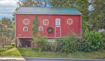 8893 LONGSWAMP Rd, Alburtis, PA 18011