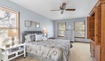 1045 Helen Dr, Algonquin, IL 60102