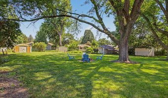 623 River Oak Dr, Ames, IA 50010