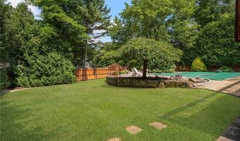 22 Golden View Dr, Johnston, RI 02919