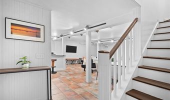 1 Harborview Dr, Newport, RI 02840