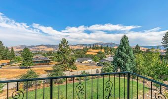 551 Strawberry Ln, Ashland, OR 97520