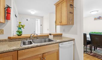 10 Rockingham Ct, Bedford, NH 03110