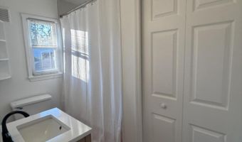 33 Wooley St B, Aberdeen, NJ 07747