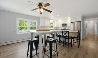 34 Foxhill Ave, Bristol, RI 02809