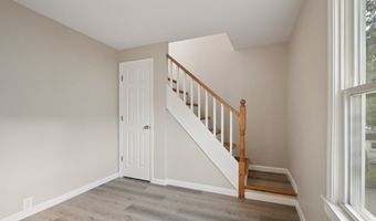 17 Overlook Ave, Bristol, CT 06010