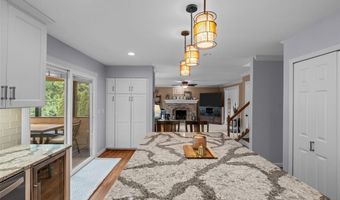2535 Barrett Springs Dr, Ballwin, MO 63021
