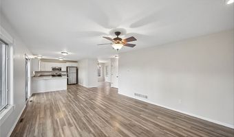 2205 Country Cove Ln, Altoona, IA 50009