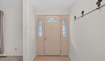 7 Springlake Ct, Ballwin, MO 63011