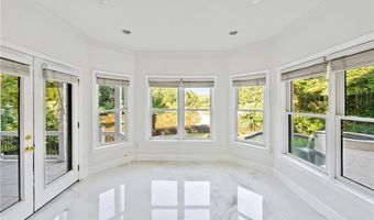 675 FALLS LAKE Dr, Alpharetta, GA 30022