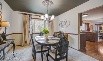 1402 Winaki Trl, Algonquin, IL 60102