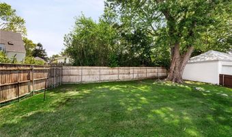 48 Wollaston St, Cranston, RI 02910
