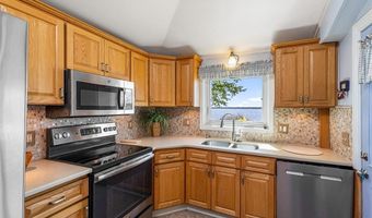 15 Shore Dr, Barrington, RI 02806