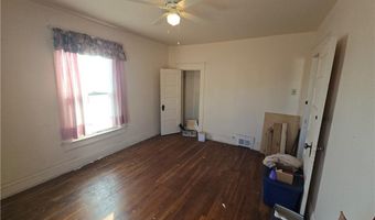 121 N 10th St, Atchison, KS 66002