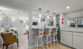 45 Crescent Rd, Middletown, RI 02842