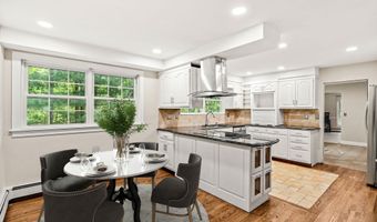 28 Olde Lantern Rd, Bedford, NH 03110