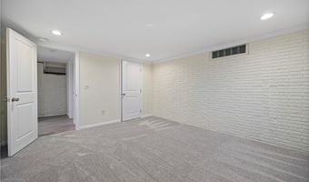 621 Van Oaks Dr, Amherst, OH 44001