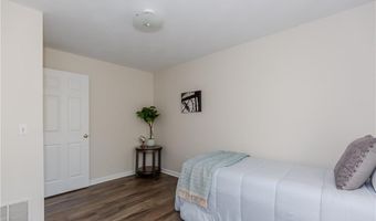 136 Hope Hill Ter, Cranston, RI 02921