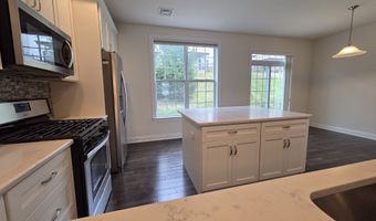 12 Putnam Ln, Danbury, CT 06810