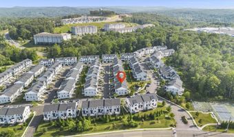 5 W Cross Trl 5, Danbury, CT 06810