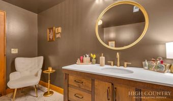 165 Leighway Ln, Banner Elk, NC 28604