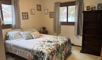 107 Golf Course Dr, Armstrong, IA 50514