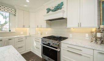 6 Bayside Ave, Newport, RI 02840