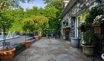 82 W 34TH St, Bayonne, NJ 07002