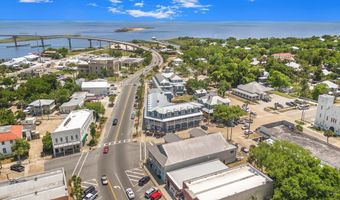 76 Market St, Apalachicola, FL 32320