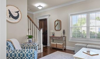 5 Lowndes St, Newport, RI 02840