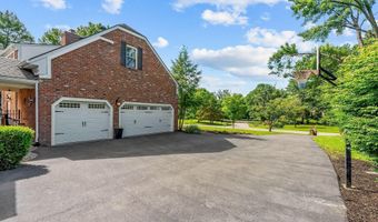 11806 E Arbor Dr, Anchorage, KY 40223