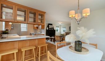 42 Waverly Rd, Branford, CT 06405