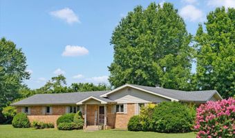 1635 Oak Dr, Aurora, MO 65605