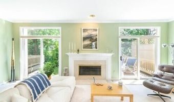 2734 Winter Garden Ct, Ann Arbor, MI 48105