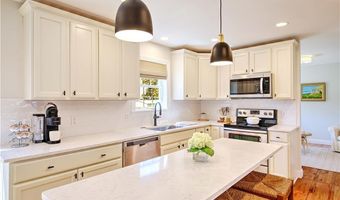 7 Court Ave, Barrington, RI 02806