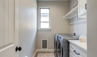 135 Calvin Dr, Wolfforth, TX 79382