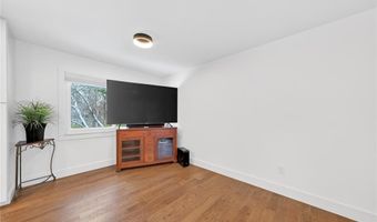 677 Turfwood Dr, Ballwin, MO 63021