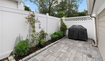 221 Trinity St, Warwick, RI 02886