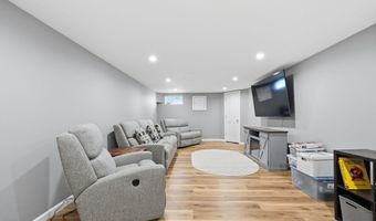 575 Garfield Ave, Belford, NJ 07718