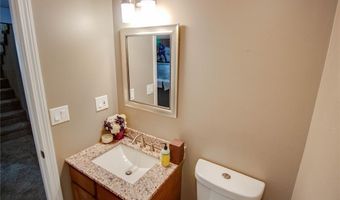 5204 Pin Oak Dr, Alton, IL 62002