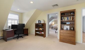 29 Woodland Dr, Avon, CT 06001