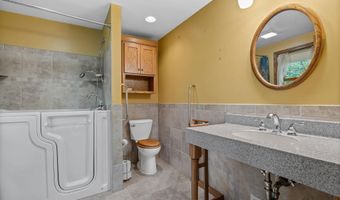 6544 Mohawk Rd, Allenton, WI 53002