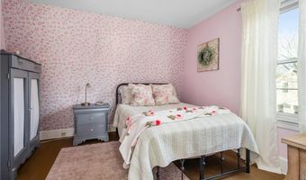 36 England St, Cumberland, RI 02864