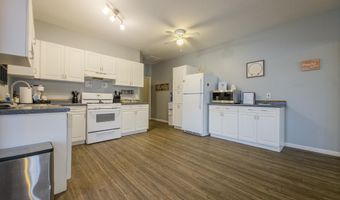 1 W Main St, Albion, IL 62806