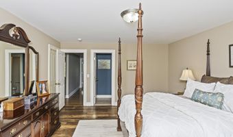 1 Stoneridge Dr, Albany, NY 12211