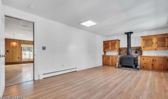 608 Berkeley Ave, Beachwood, NJ 08722
