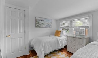 19 Warren Ave 19, Middletown, RI 02842