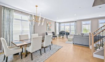 31 Valiant Ct, Middletown, NJ 07748