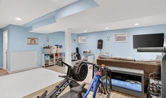 5703 CROMWELL Dr, Bethesda, MD 20816